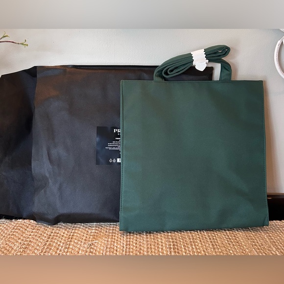 Prada PARADIGME Beauty Green Unisex Tote NEW! Limited Edition With Dust Bag - Picture 2 of 10